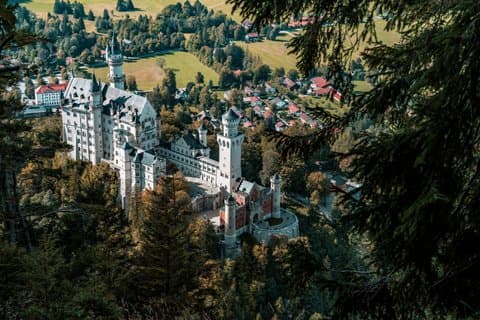 Linderhof og Neuschwanstein Private Luxury Car Tour fra München