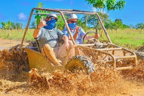 Aventura en ATV y Buggy con Cueva de Agua y Playa en Punta Cana