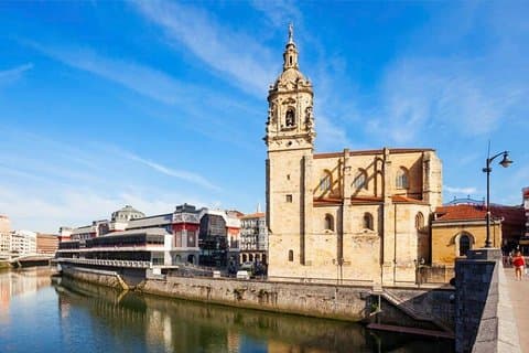 Bilbao arkitektur- og historietur kombinert med buss og til fots
