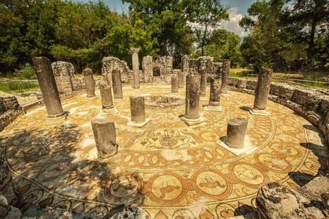 Excursão Litoral Lekuresi Castle Blue Eye Ksamil e Butrint