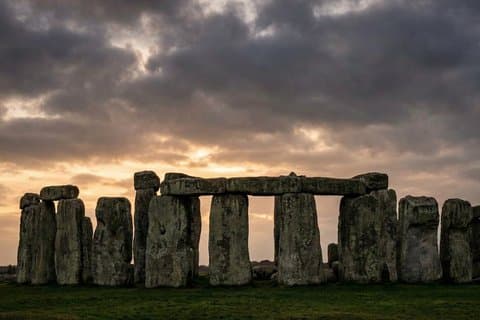 Tour privato di Stonehenge e Glastonbury con autista Giapponese