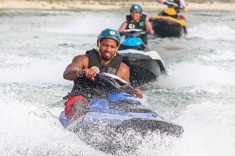 Ultimate Adventure Day Moto d'acqua y Buggies y Zip Line y Altro