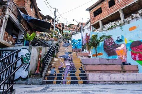 Comuna 13 & Transformação Urbana Tour Privado em Medellín