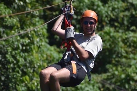 Cruise Friendly Sloths, Monkeys JungleZipline Aventura em Roatán