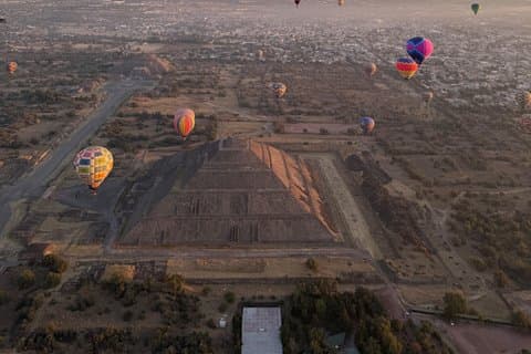 Luftballonflyvning i Teotihuacan