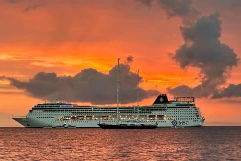 Zakynthos Cruise Ship Friendly 5 timers båtturer og landturer