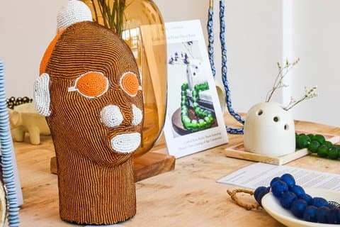 Private Studio Session über afrikanische Materialgeschichten