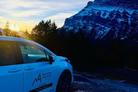 Shuttle Bus from YYC Airport to Canmore and Banff