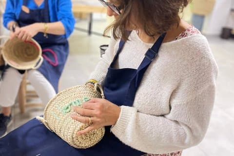 Créez votre propre panier brodé marocain coloré