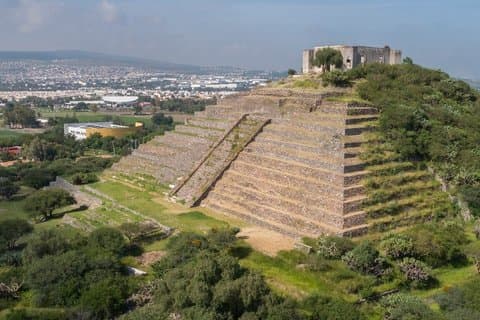 Entdecken Sie die archäologische Stätte El Cerrito von San Miguel de Allende aus