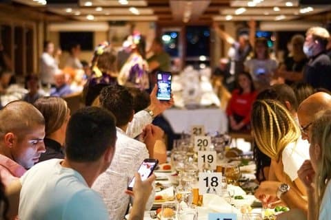Istanbul:Bosphorus Dinner Cruise with Unlimited Drinks & Show