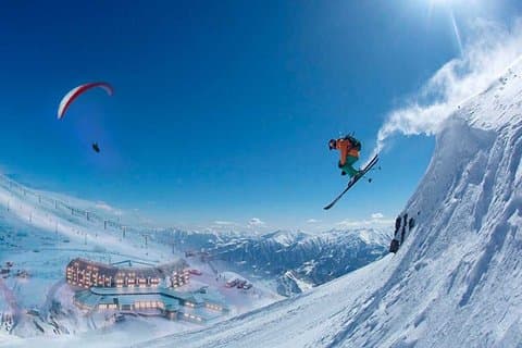 Visite privée de Kazbegi au départ de Tbilissi avec Ananuri et Gudauri