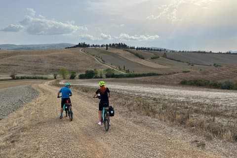Tuscany Electric Bike Tour in Terricciola with Photoshoot