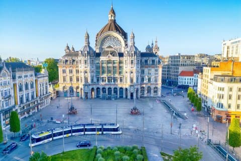 Dagtour Brussel en Antwerpen met stop bij het iconische Atomium