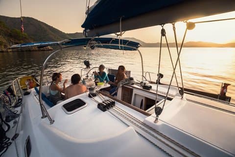Croisière privée à voile à l'île de Dia Repas gratuits Boissons et SUP
