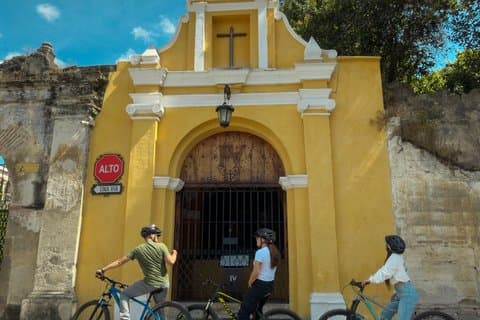 Antigua à vélo avec une touche locale