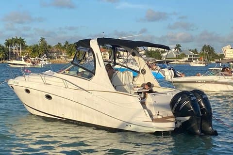 Lej en privat yacht i Miami med kaptajn op til 12 gæster