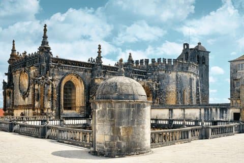 Excursão Templários e Castelos de Tomar e Almourol saindo de Lisboa + Ebook