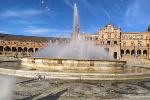 Een wandeling door de meest karakteristieke delen van het stadscentrum van Sevilla.