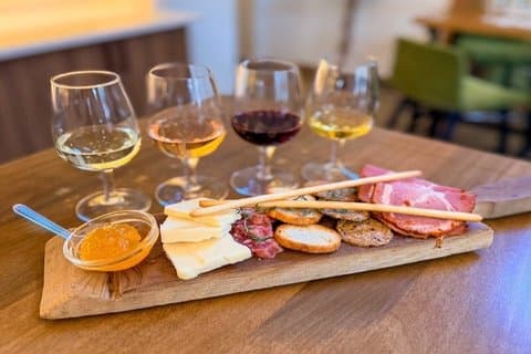 Niagara-On-The-Lake Guided Wine and Charcuterie Full-Day Tour