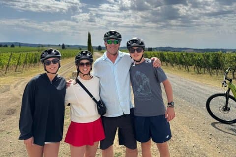 MONTERIGGIONI : Privat lyxig elcykeltur med lunch och vinparning