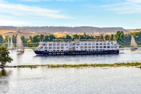 Crociera di 4 giorni sul Nilo da Assuan a Luxor con Abu Simbel + Mongolfiera