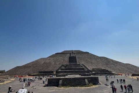 Pirámides Tour Guiado con Desayuno y Transporte