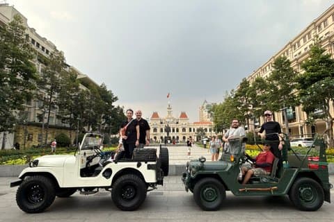 Saigon Discovery af US Army Jeep: Day History & Night Street Food