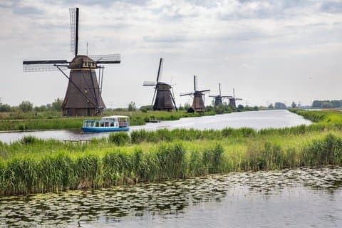 Tour privado a Kinderdijk & Gouda, sitio mundial de la UNESCO