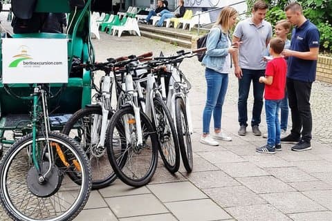 Private Guide Upto 6 Pers with (E)Bikes, E-Scooters & 1 Rickshaw