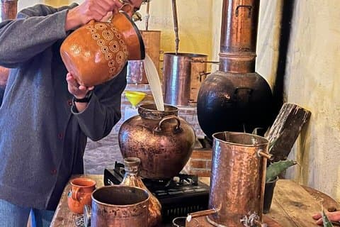 Pulque distillé et petit-déjeuner à l'intérieur de l'Hacienda Soapayuca