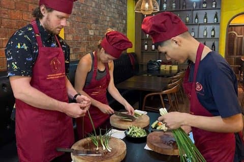 Cours de cuisine vietnamienne locale avec visite du marché à Hoi An