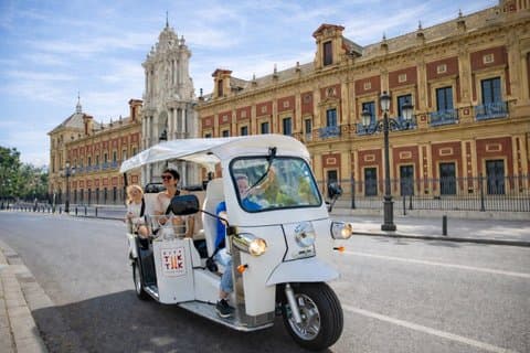 Sevilha 2 - Tour privado de Tuk Tuk por hora com gemas escondidas e destaques