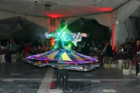 Capadocia Espectáculo nocturno de danza turca y cena