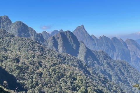 Sapa : 2 - Escursione in cima al Fansipan con Guida locale Hmong
