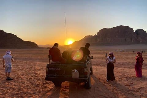 4 Stunden Jeep Tour Morgens oder Sonnenuntergang Wadi Rum Wüste Highlights
