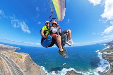 Parapente en ubicación Fast and Furious + Tour a la cueva con recogida