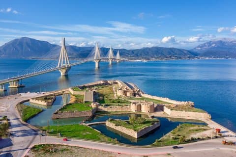 Private Transfer from Athens to Patras with 2h Sightseeing Stop