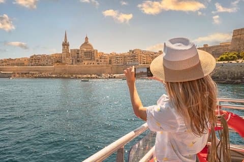 Nachmittags Hafenrundfahrt und Freizeit in Sliema inkl. Transfers
