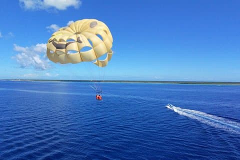 Meilleure séance de parachute ascensionnel à Cozumel + Plage + Casier