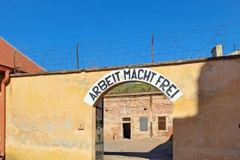 Excursão de um dia ao campo de concentração de Terezín saindo de Praga.