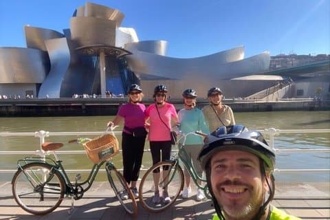 Tour in bicicletta semi-privato di Bilbao