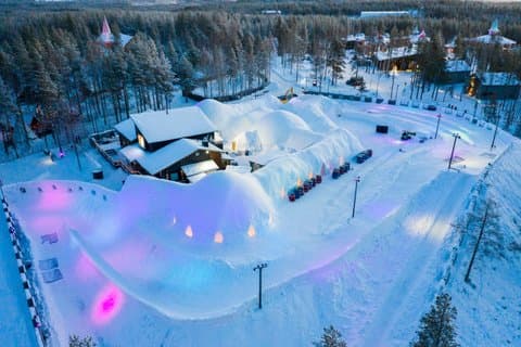 Rovaniemi : Cabalgata de renos y Husky con entradas para el mundo del muñeco de nieve
