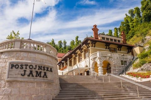Ochtend Postojna Grot en Predjama Kasteel door Sigismundi