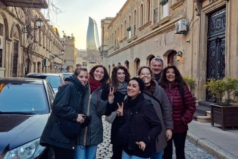 Baku : Altstadtrundfahrt, Weinprobe und Standseilbahnfahrt