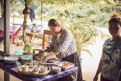 M Pai Bay Food Tour With Whiskey Tasting