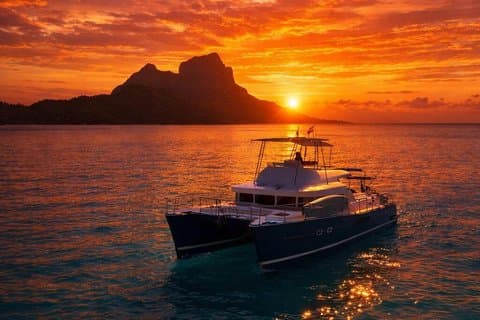 Papeete: Premium solnedgangsutflukt på en eksklusiv katamaran