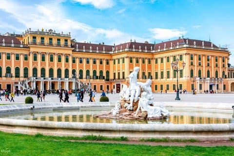 Castello di Schönbrunn, abbazia di Heiligenkreuz e tour privato del vino di Baden