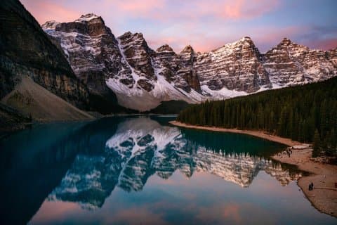 Restauranter i nærheten av Moraine Lake Sunrise Shuttle Early Access Experience