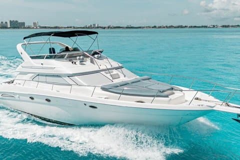 Yacht privato di Cancun per Isla Mujeres–6H Snorkeling, Sandbar e Party